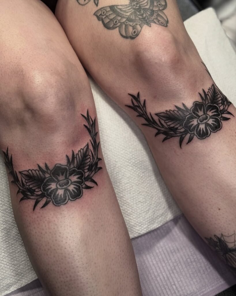 16 Stylish Around the Knee Tattoos for Women That Make a Bold Statement
