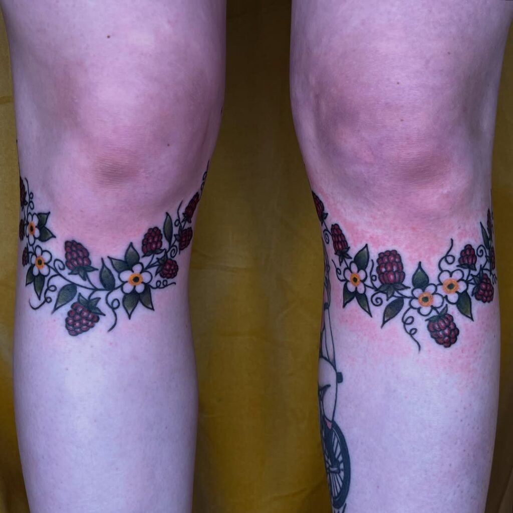 16 Stylish Around the Knee Tattoos for Women That Make a Bold Statement