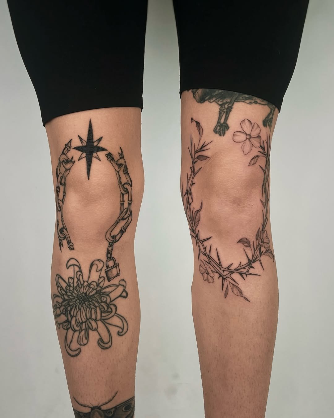 16 Stylish Around the Knee Tattoos for Women That Make a Bold Statement